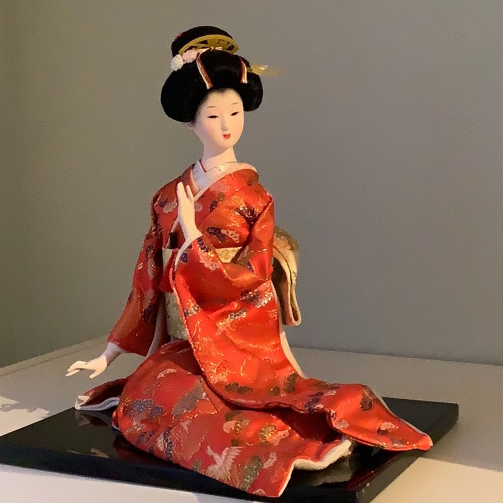 NIB Japanese Geisha Sitting Doll